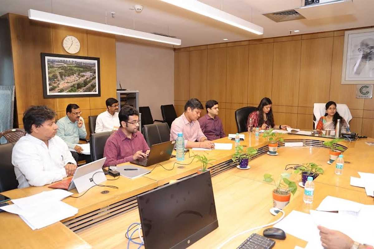 सभी प्रमुख स्थलों पर अच्छे डस्टबिन लगवाने के निर्देश